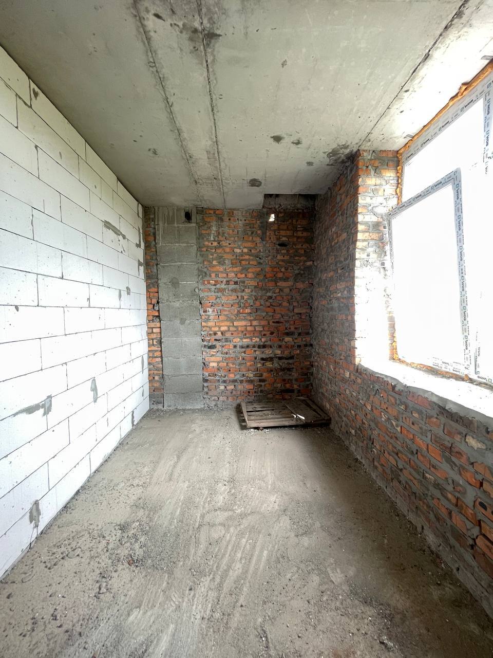 Продаж 1-кімнатної квартири 42.5 м²