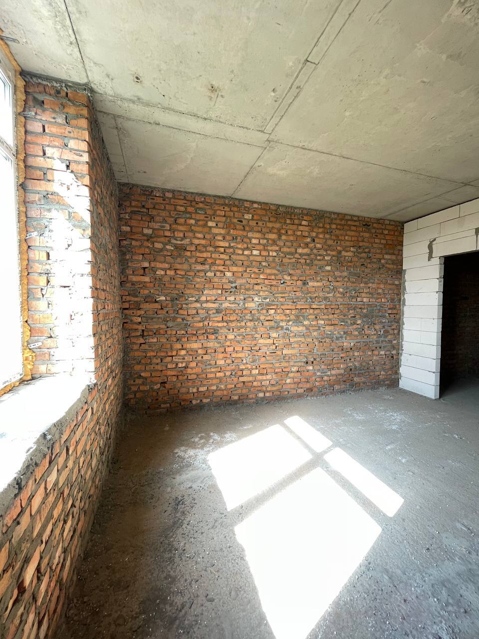 Продаж 1-кімнатної квартири 42.5 м²