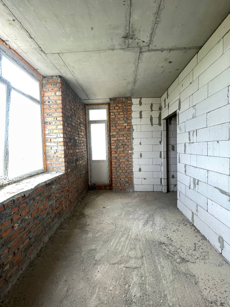 Продаж 1-кімнатної квартири 42.5 м²