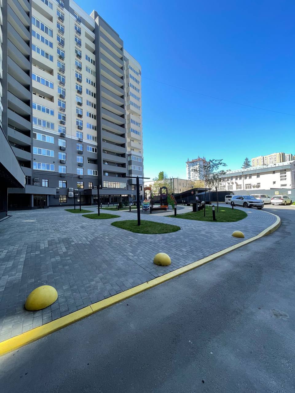 Продаж 1-кімнатної квартири 42.3 м², Шкільна вул.