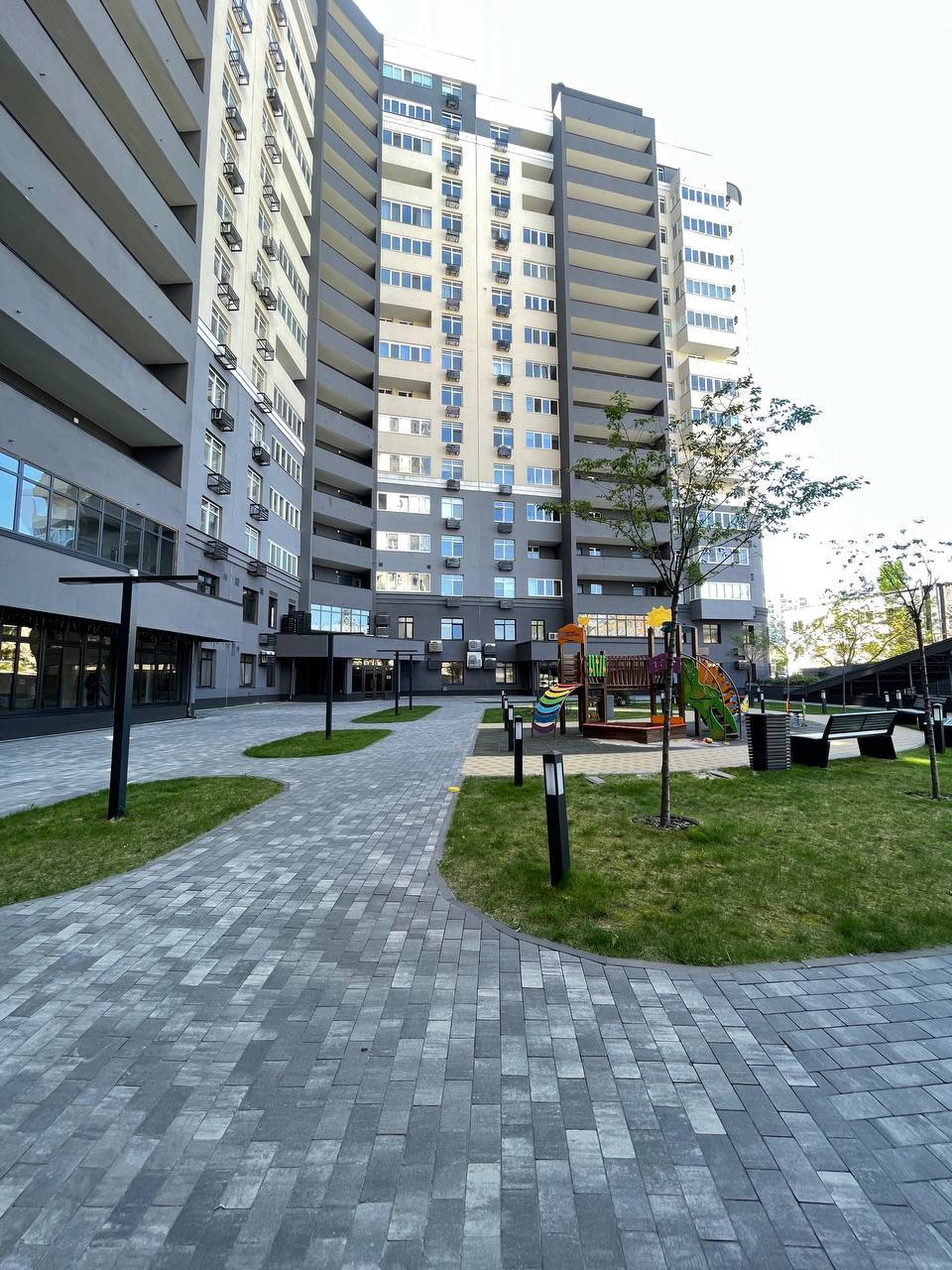 Продаж 1-кімнатної квартири 42.3 м², Шкільна вул.