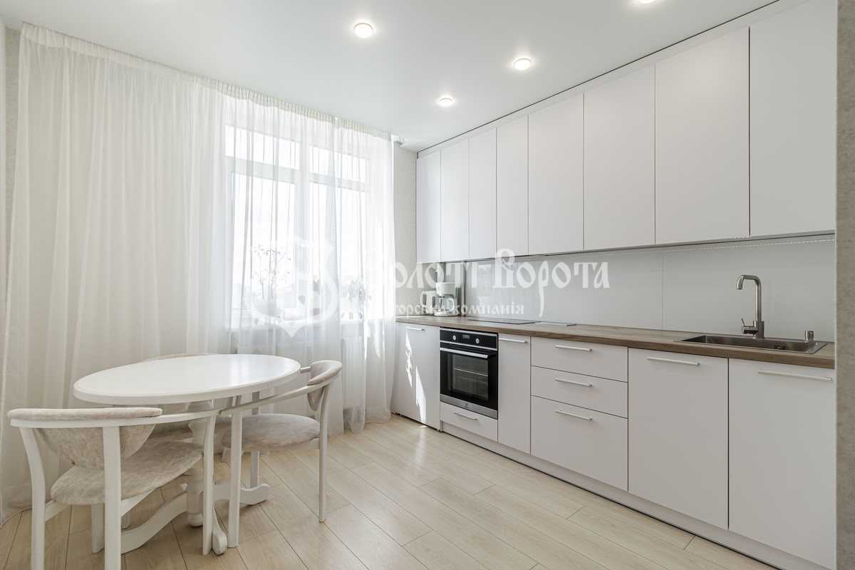 Продаж 1-кімнатної квартири 37.2 м², Івана Франко вул., Богуна, 1