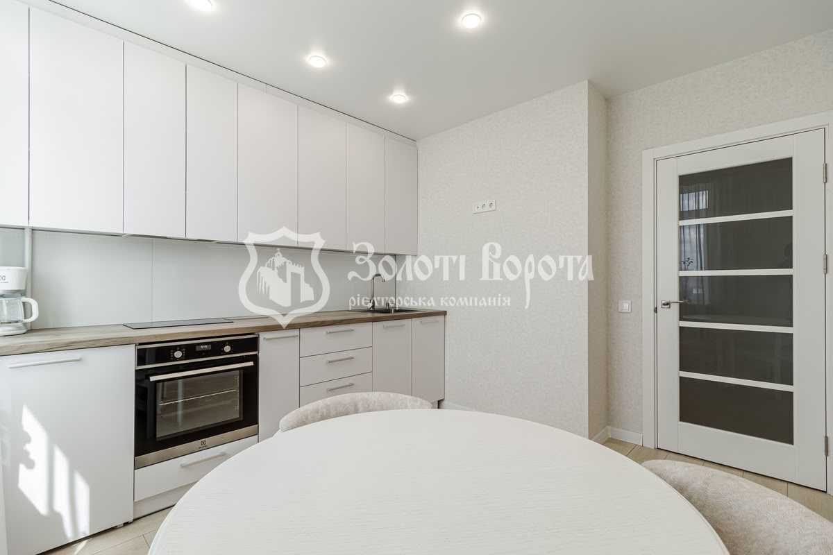 Продаж 1-кімнатної квартири 37.2 м², Івана Франко вул., Богуна, 1