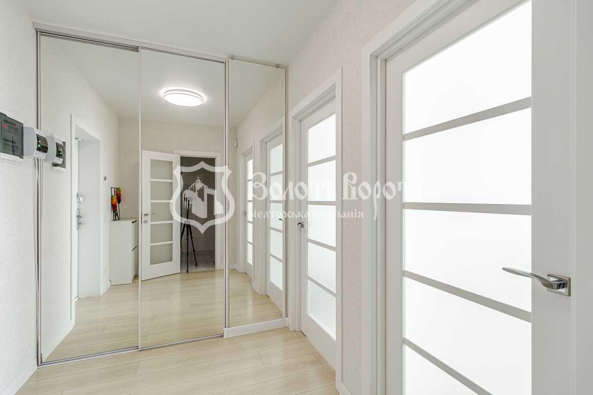 Продаж 1-кімнатної квартири 37.2 м², Івана Франко вул., Богуна, 1