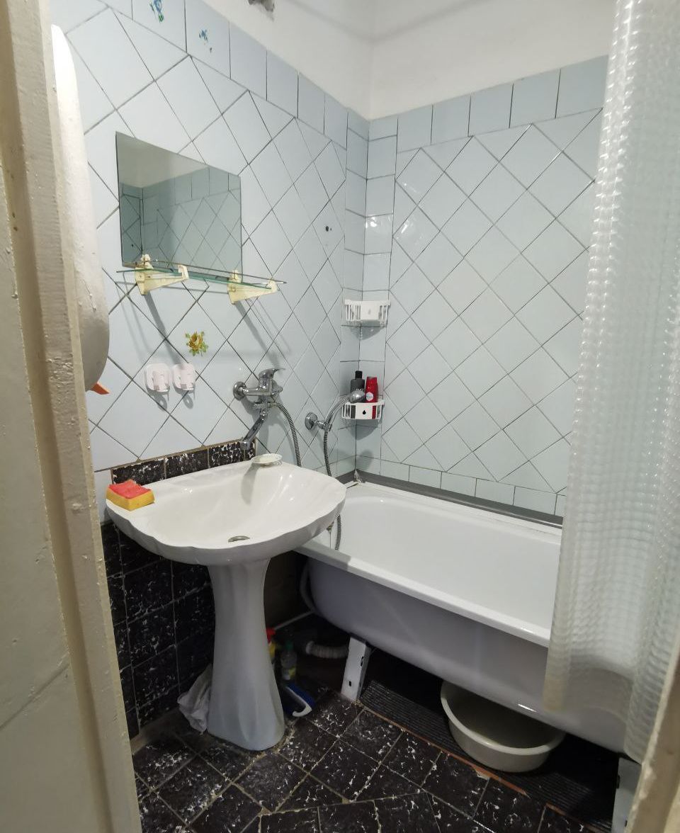 Продажа 3-комнатной квартиры 65 м², Космонавта Комарова ул., 1 К7