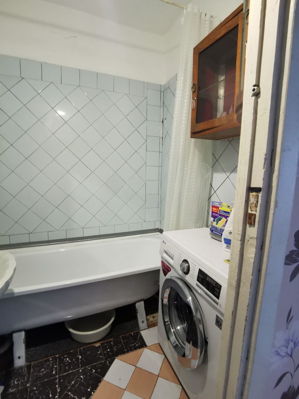 Продажа 3-комнатной квартиры 65 м², Космонавта Комарова ул., 1 К7