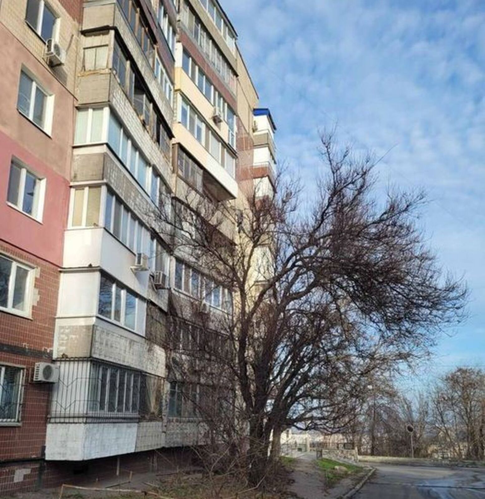 Продажа 3-комнатной квартиры 65 м², Космонавта Комарова ул., 1 К7