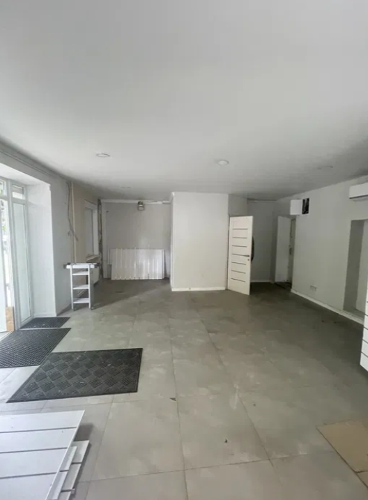 Аренда торгового помещения 45 м², Сегедская ул.