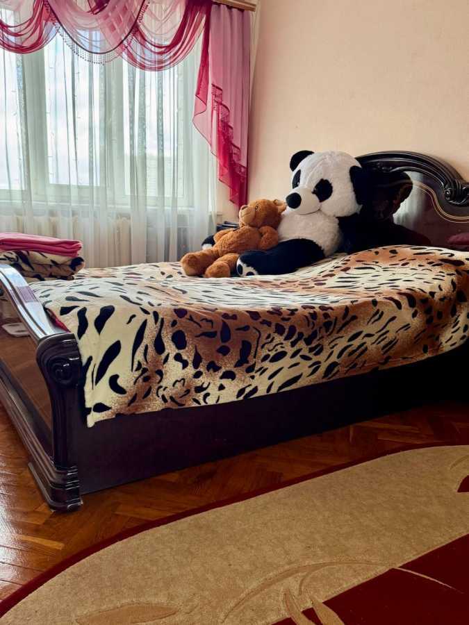 Продаж 2-кімнатної квартири 45 м², Кирилівська вул., 131