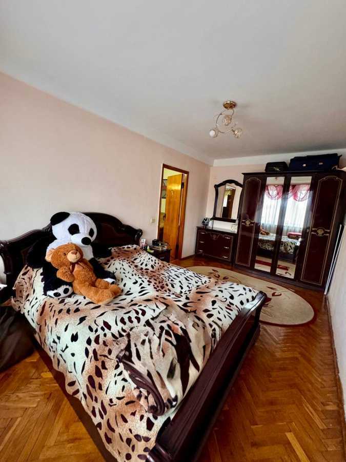 Продаж 2-кімнатної квартири 45 м², Кирилівська вул., 131