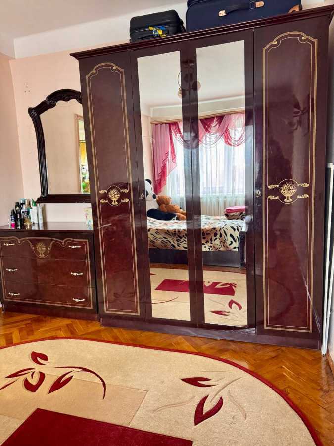 Продаж 2-кімнатної квартири 45 м², Кирилівська вул., 131