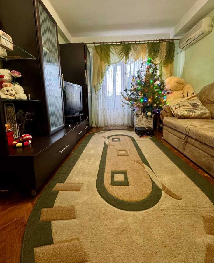 Продаж 2-кімнатної квартири 45 м², Кирилівська вул., 131