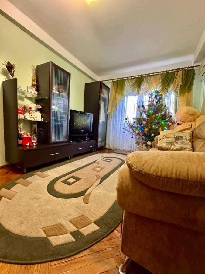 Продаж 2-кімнатної квартири 45 м², Кирилівська вул., 131