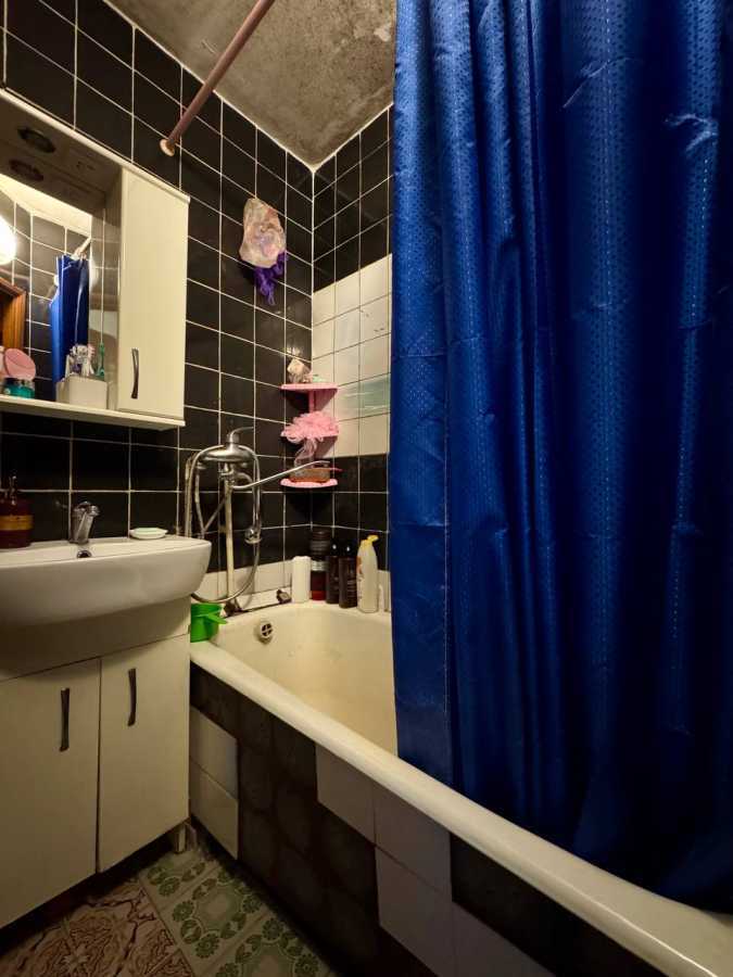 Продаж 2-кімнатної квартири 45 м², Кирилівська вул., 131