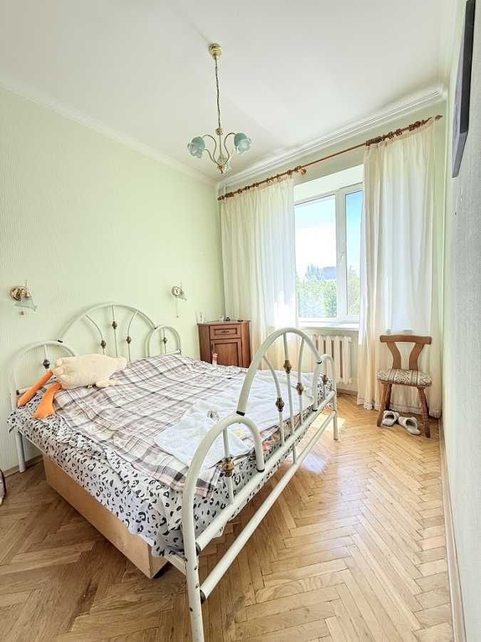 Продаж 3-кімнатної квартири 65 м², Бажова вул., 11/8