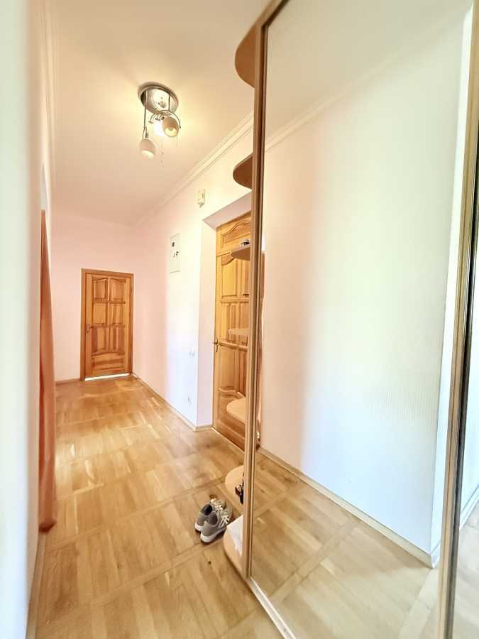 Продаж 3-кімнатної квартири 65 м², Бажова вул., 11/8