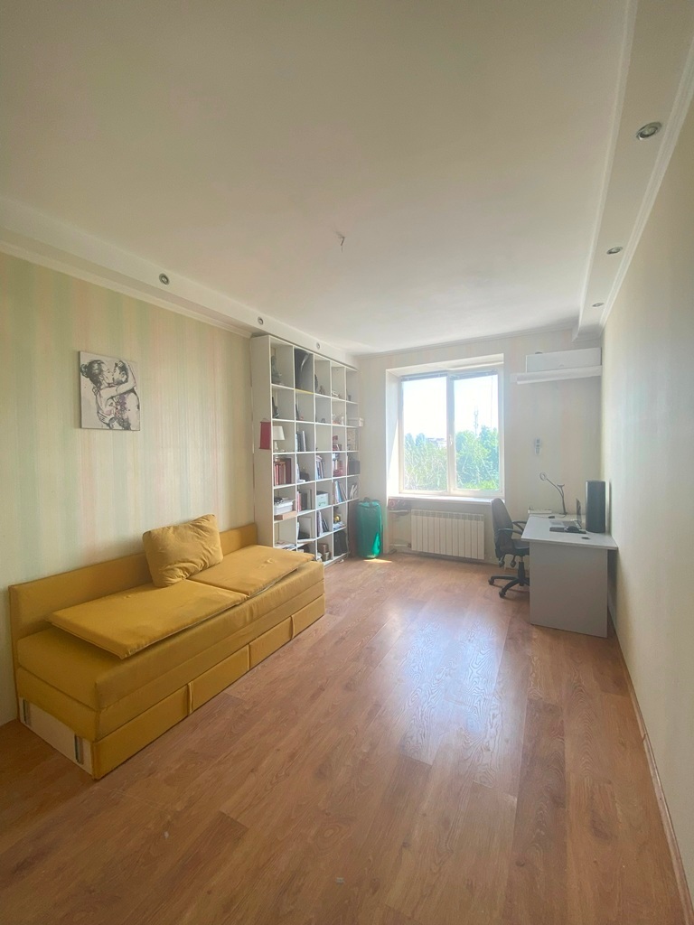 Продаж 2-кімнатної квартири 52 м², Іскрівська вул., 7