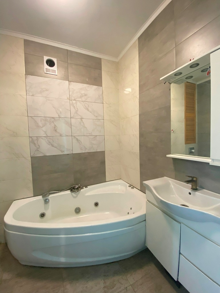Продаж 2-кімнатної квартири 52 м², Іскрівська вул., 7