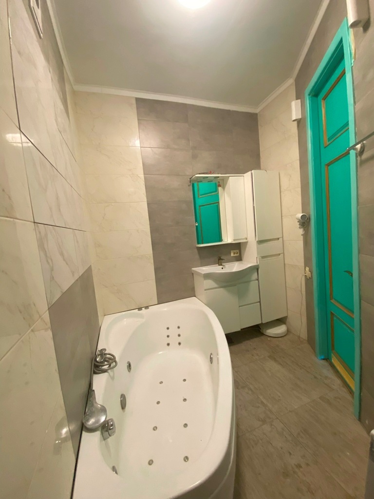 Продаж 2-кімнатної квартири 52 м², Іскрівська вул., 7
