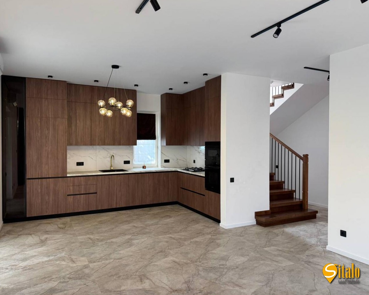Продаж будинку 158 м²