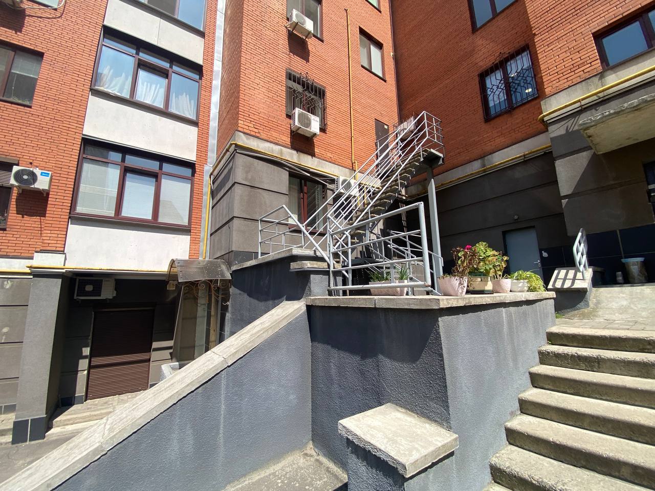 Продаж комерції 199 м², Херсонська вул., 16