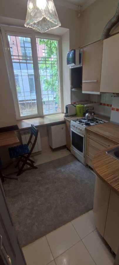 2-кімнатна квартира подобово 44 м², Літературна вул., 1