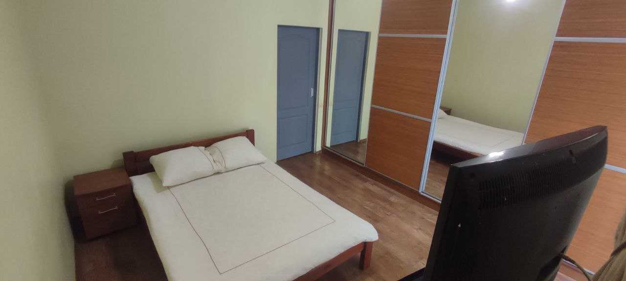 2-кімнатна квартира подобово 44 м², Літературна вул., 1