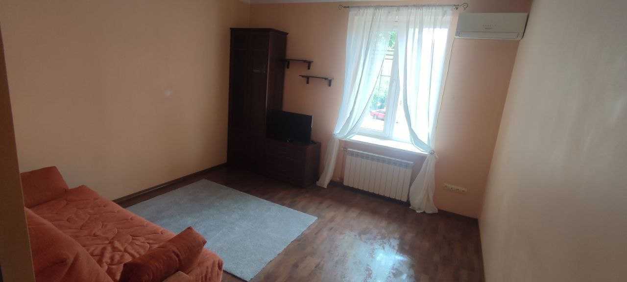 2-кімнатна квартира подобово 44 м², Літературна вул., 1
