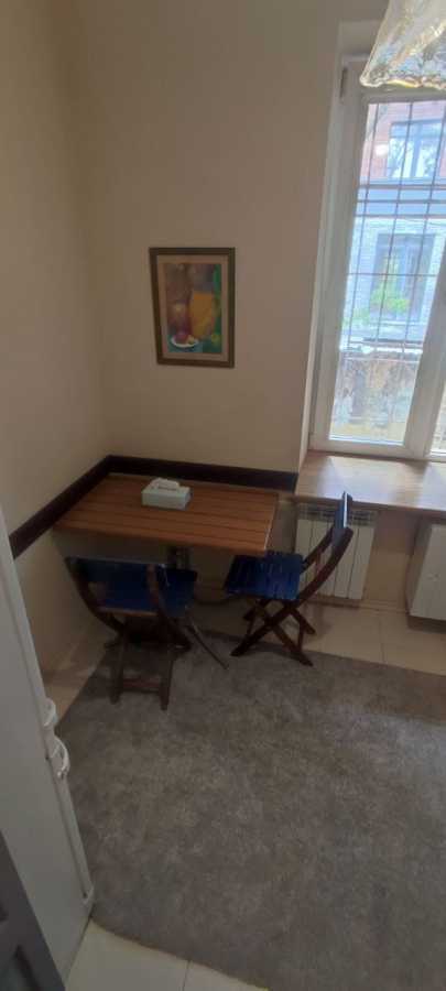 2-кімнатна квартира подобово 44 м², Літературна вул., 1
