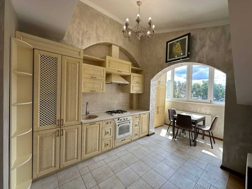 Продаж 2-кімнатної квартири 60 м², Чехова вул.
