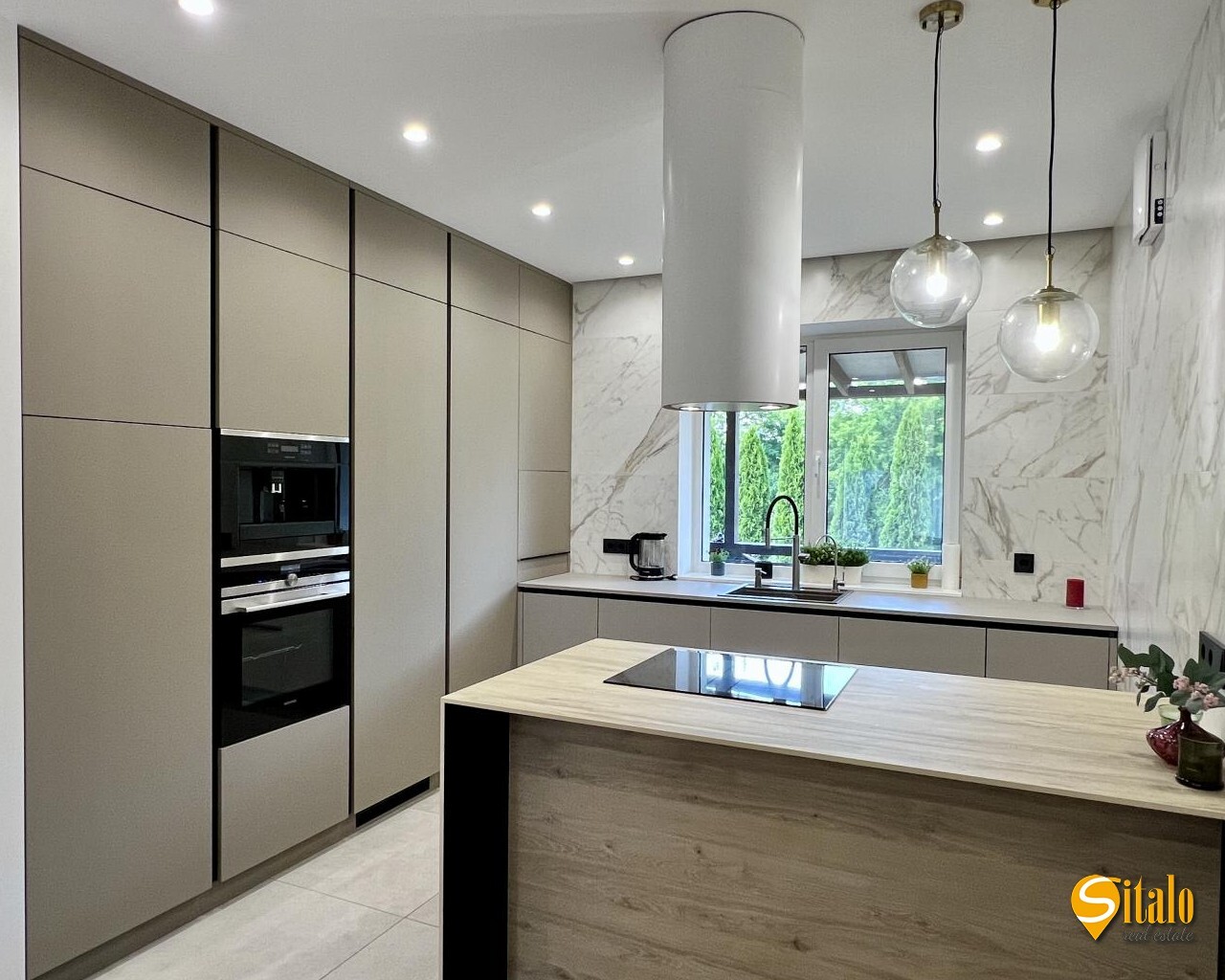 Продажа дома 1800 м², 1-я Озерная ул.