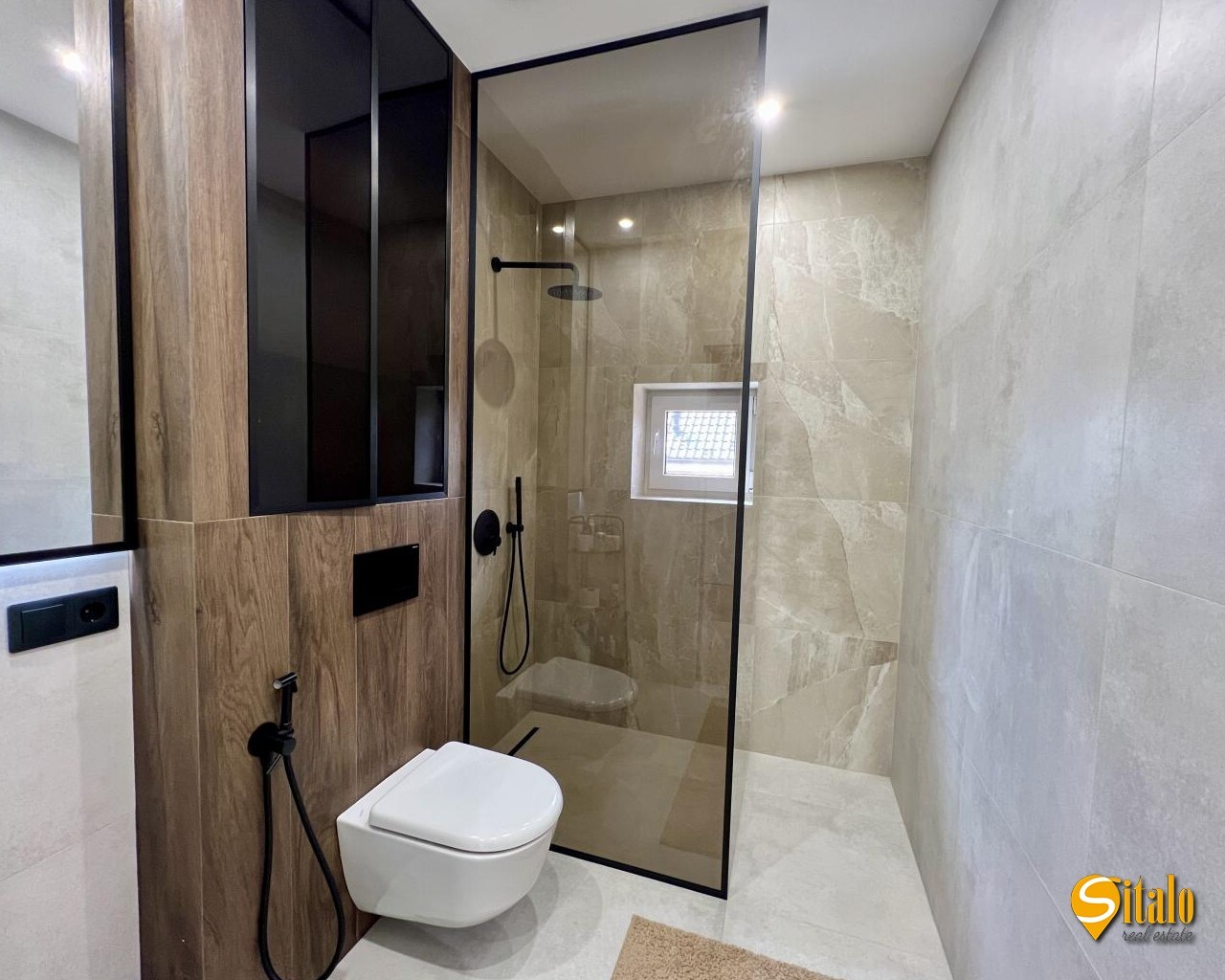 Продажа дома 1800 м², 1-я Озерная ул.