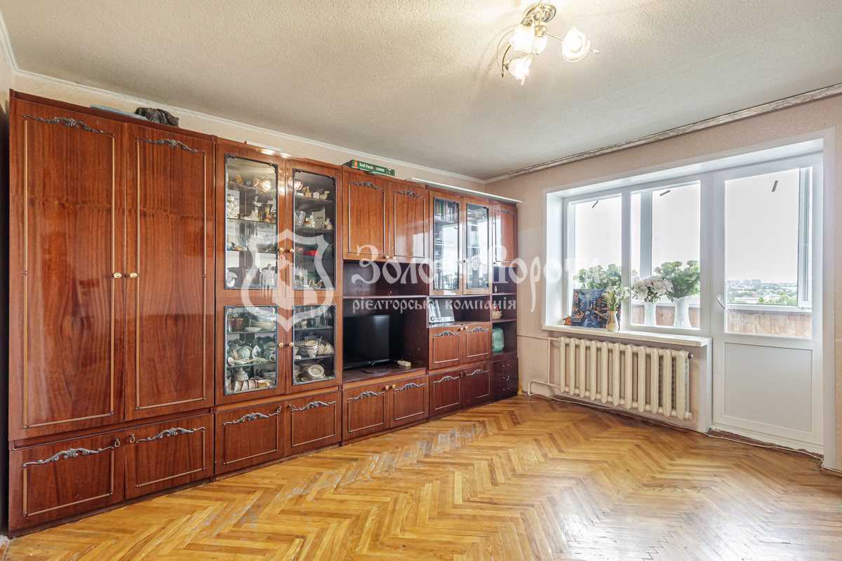 Продаж 3-кімнатної квартири 70 м², Київська вул., 1
