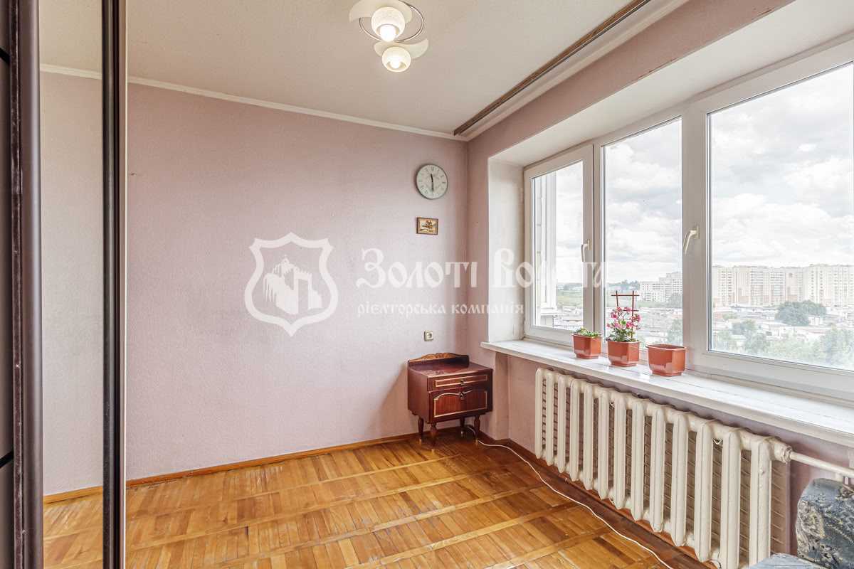 Продаж 3-кімнатної квартири 70 м², Київська вул., 1