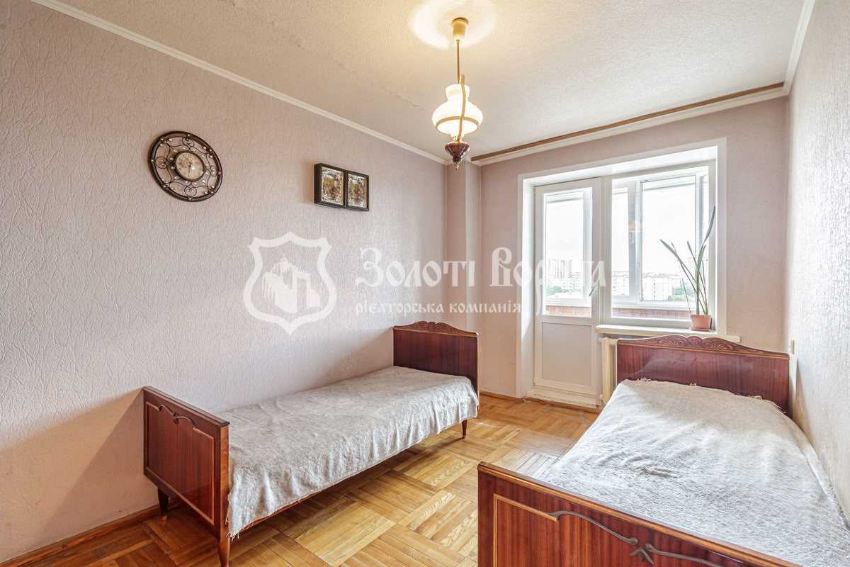 Продаж 3-кімнатної квартири 70 м², Київська вул., 1