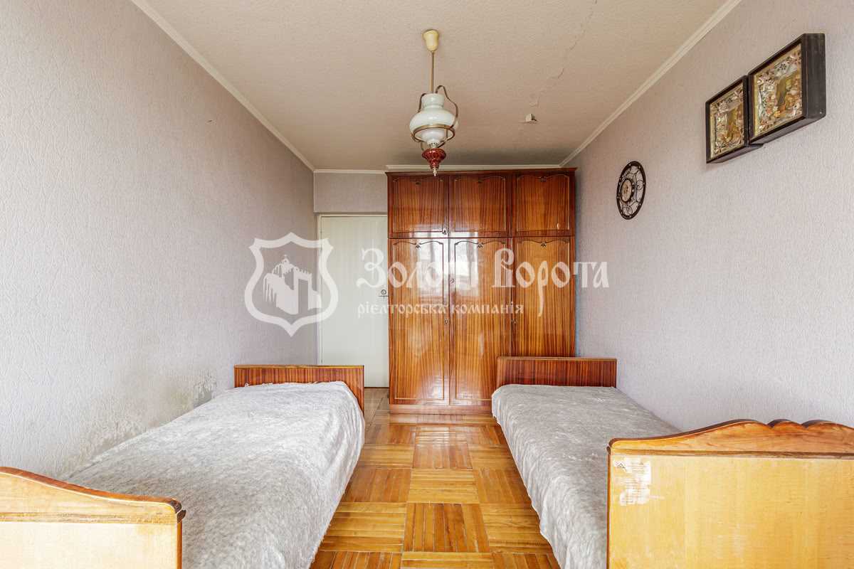 Продаж 3-кімнатної квартири 70 м², Київська вул., 1