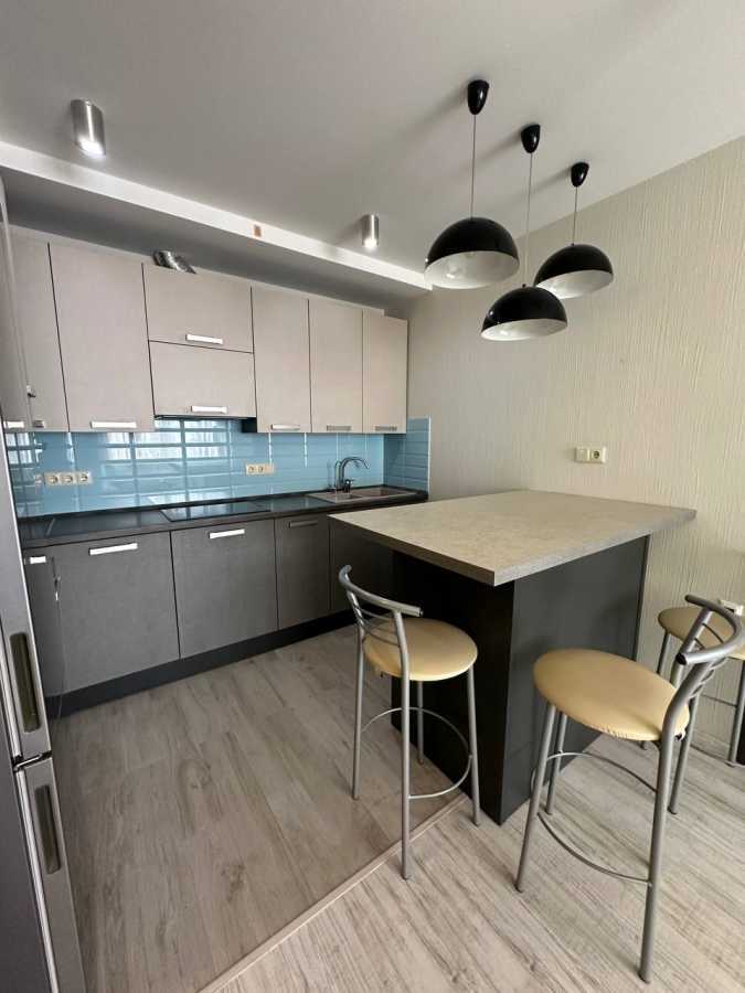 Продажа 2-комнатной квартиры 65.2 м², Киевская ул., 243А