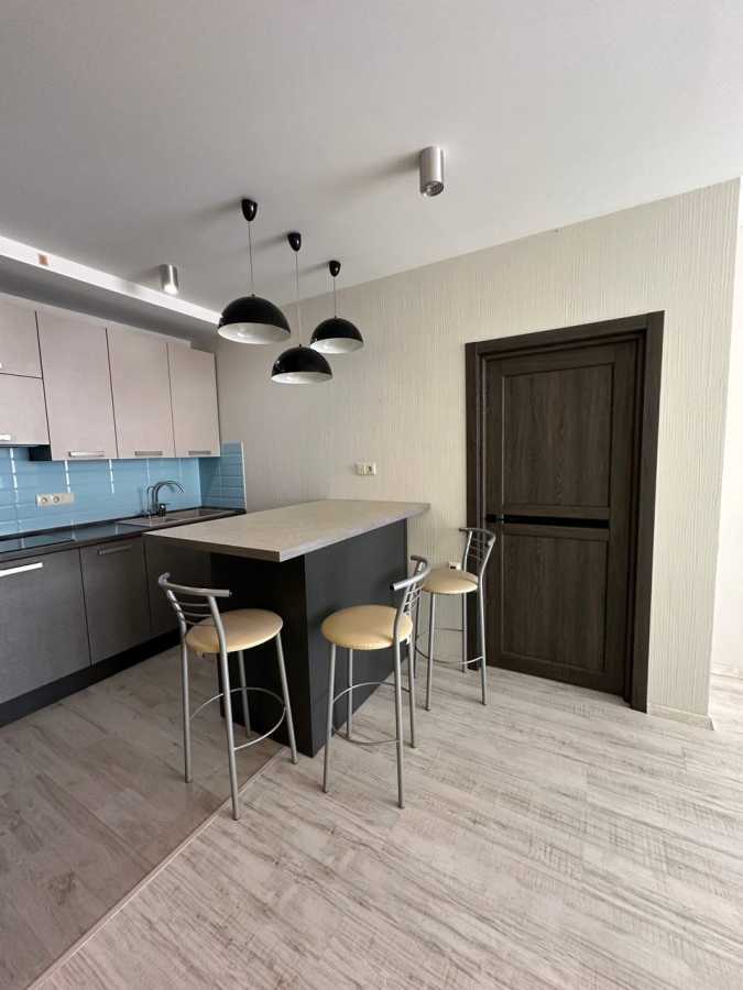 Продажа 2-комнатной квартиры 65.2 м², Киевская ул., 243А