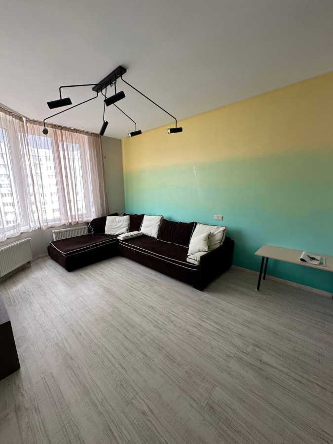 Продажа 2-комнатной квартиры 65.2 м², Киевская ул., 243А
