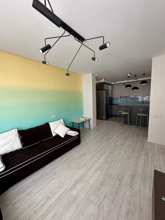 Продажа 2-комнатной квартиры 65.2 м², Киевская ул., 243А