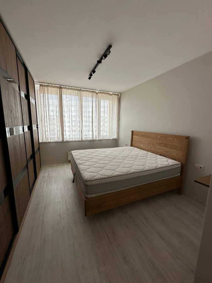 Продажа 2-комнатной квартиры 65.2 м², Киевская ул., 243А