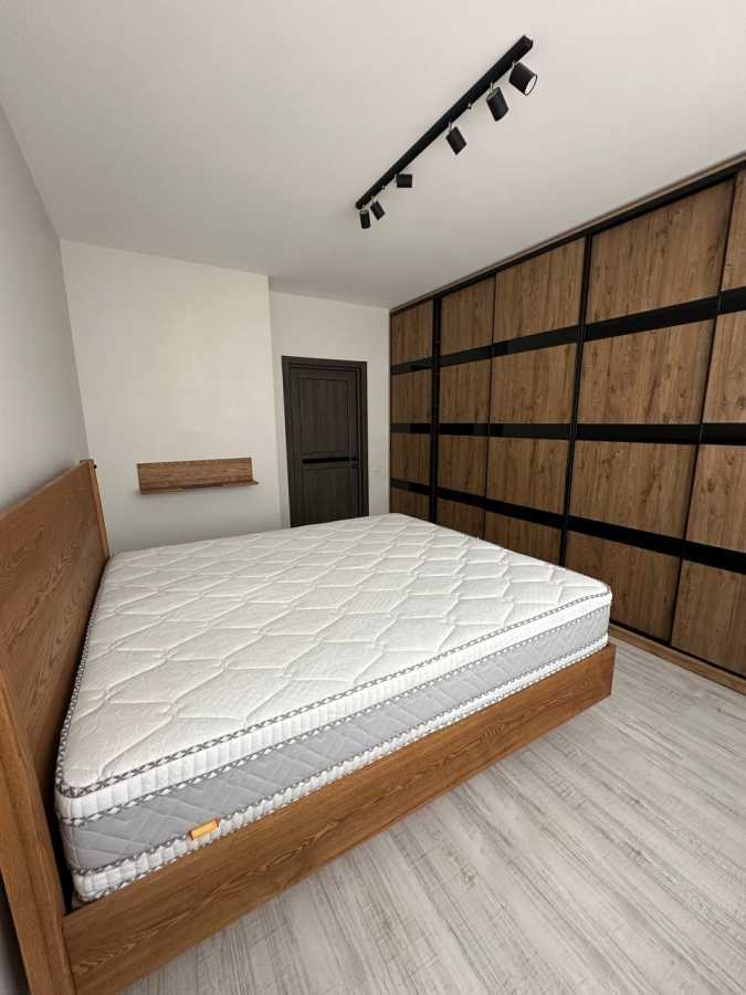 Продажа 2-комнатной квартиры 65.2 м², Киевская ул., 243А