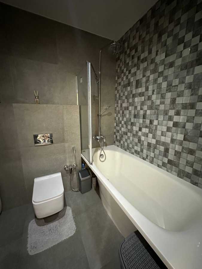 Продажа 2-комнатной квартиры 65.2 м², Киевская ул., 243А