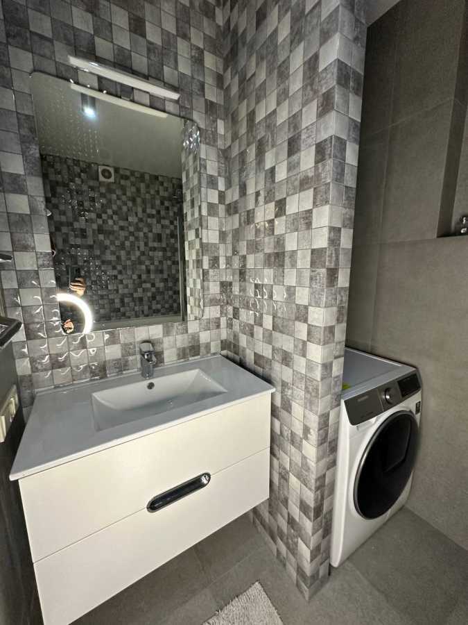 Продажа 2-комнатной квартиры 65.2 м², Киевская ул., 243А