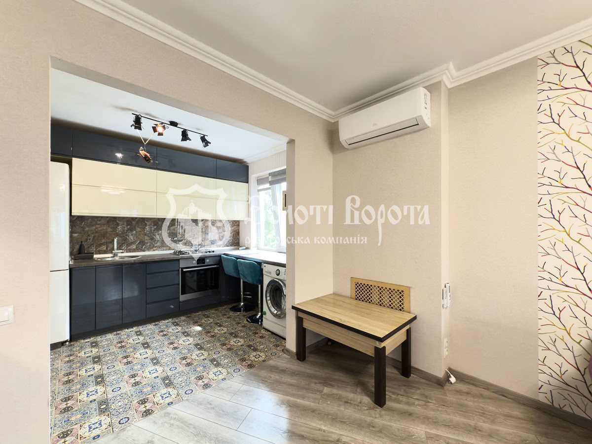 Продаж 2-кімнатної квартири 44.3 м², Празька вул., 32