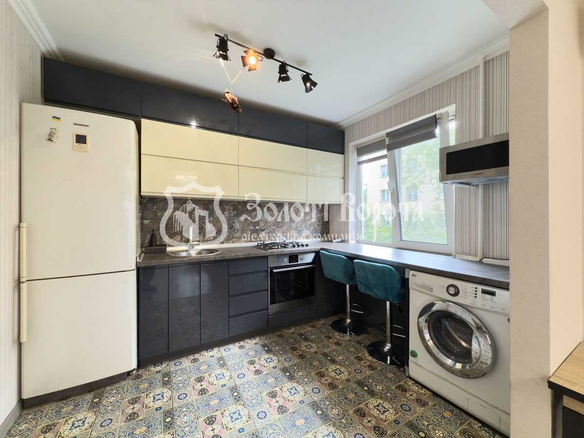 Продаж 2-кімнатної квартири 44.3 м², Празька вул., 32