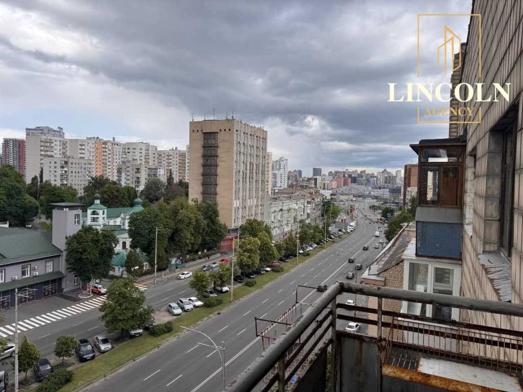 Продаж 3-кімнатної квартири 69 м², Голосіївський просп., 25