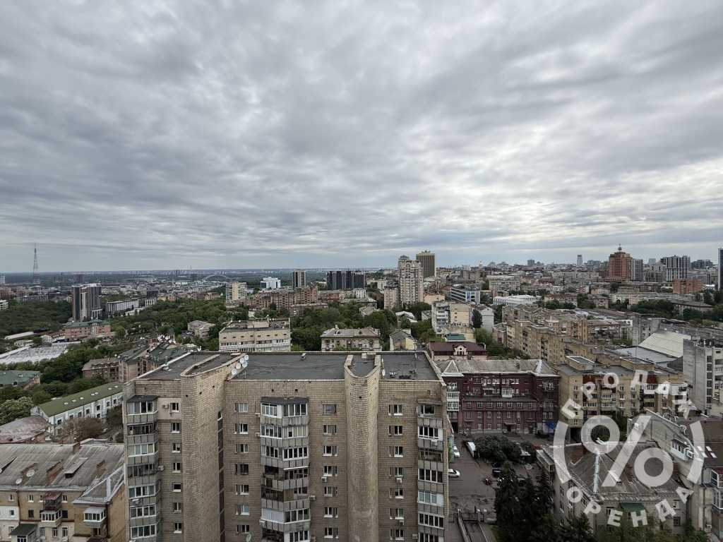 Продаж 3-кімнатної квартири 209 м², Січових Стрільців вул., 44А