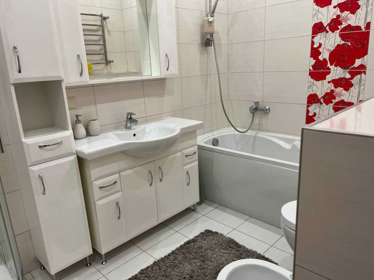 Продаж 3-кімнатної квартири 103.5 м², Дмитрівська вул., 82