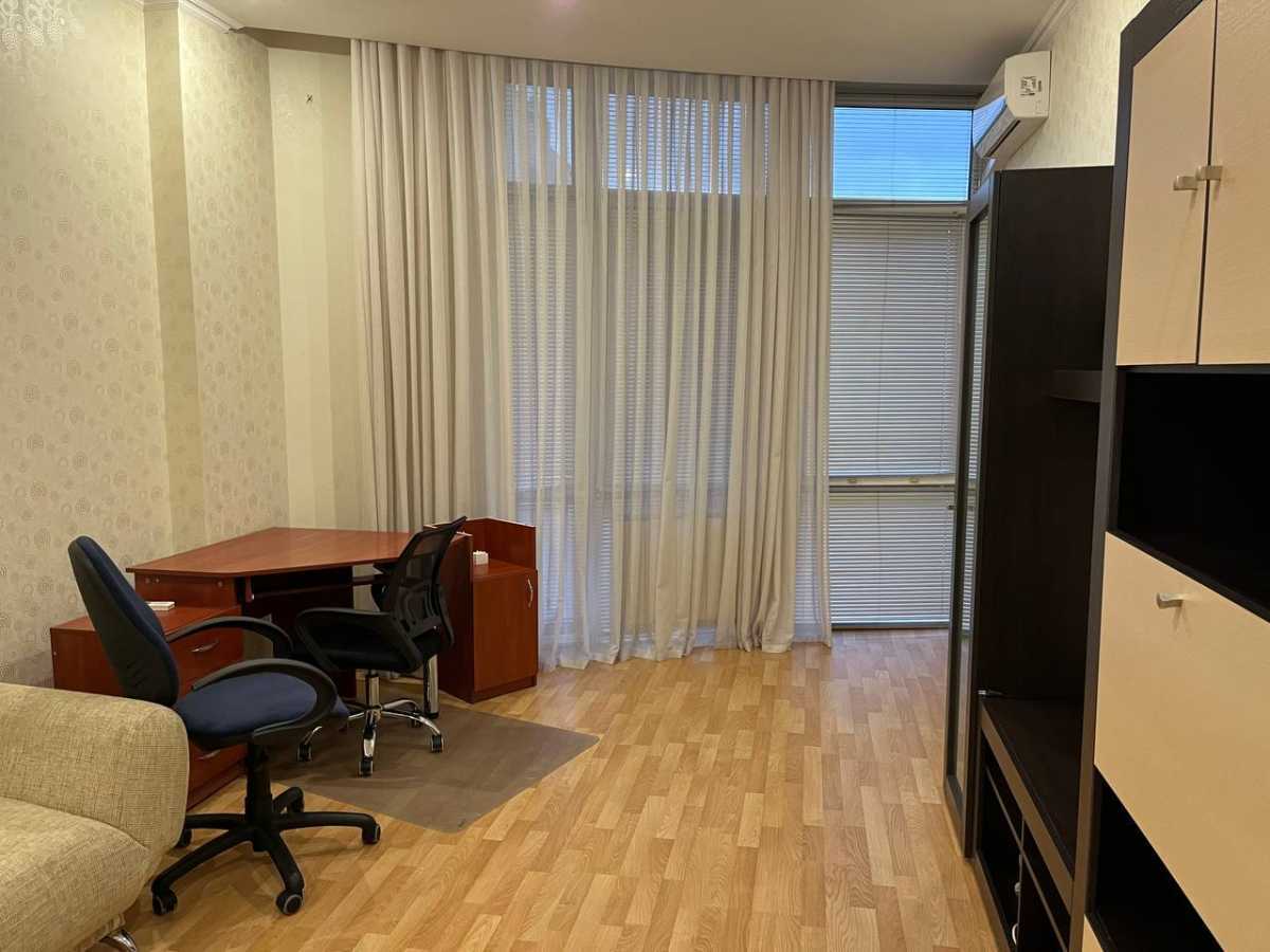 Продаж 3-кімнатної квартири 103.5 м², Дмитрівська вул., 82